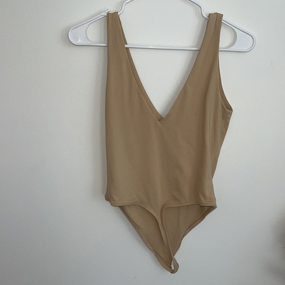 Aritzia Babaton Contour V-Neck Bodysuit - Picture 5 of 5